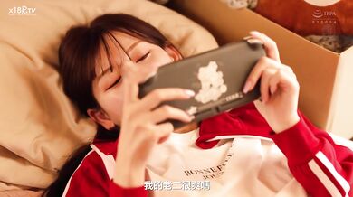 【中文字幕】出戻って実家に入り浸るようになった、アラサーのニート义姉の无防备マ〇コを、嫁に隠れて即ズボさせてもらっている。